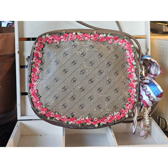 Gucci Rigate Interlocking GG Crossbody wTwilly/Patches/Charms Added Plus Dustbag - Picture 9 of 15